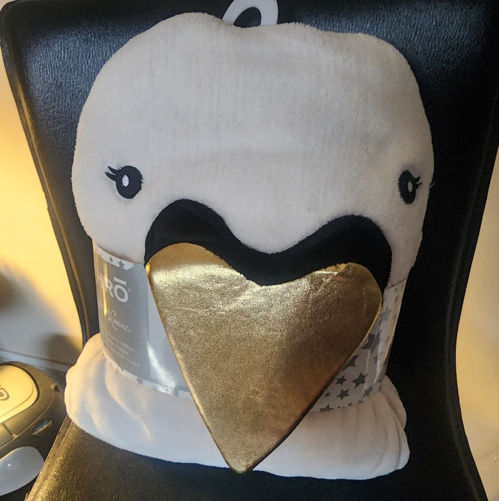 Hooded Swan Throw
